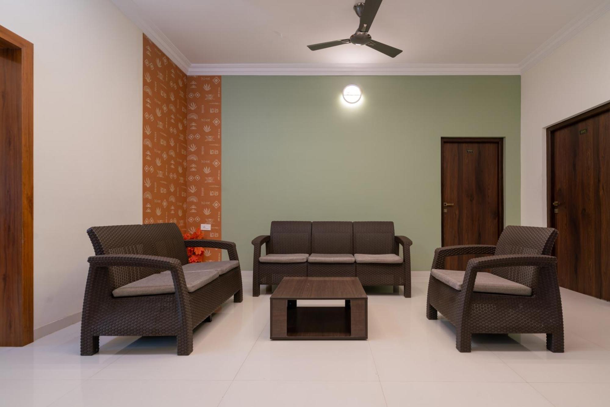 The Surrya Max Residency Bed & Breakfast Pollachi Exterior photo