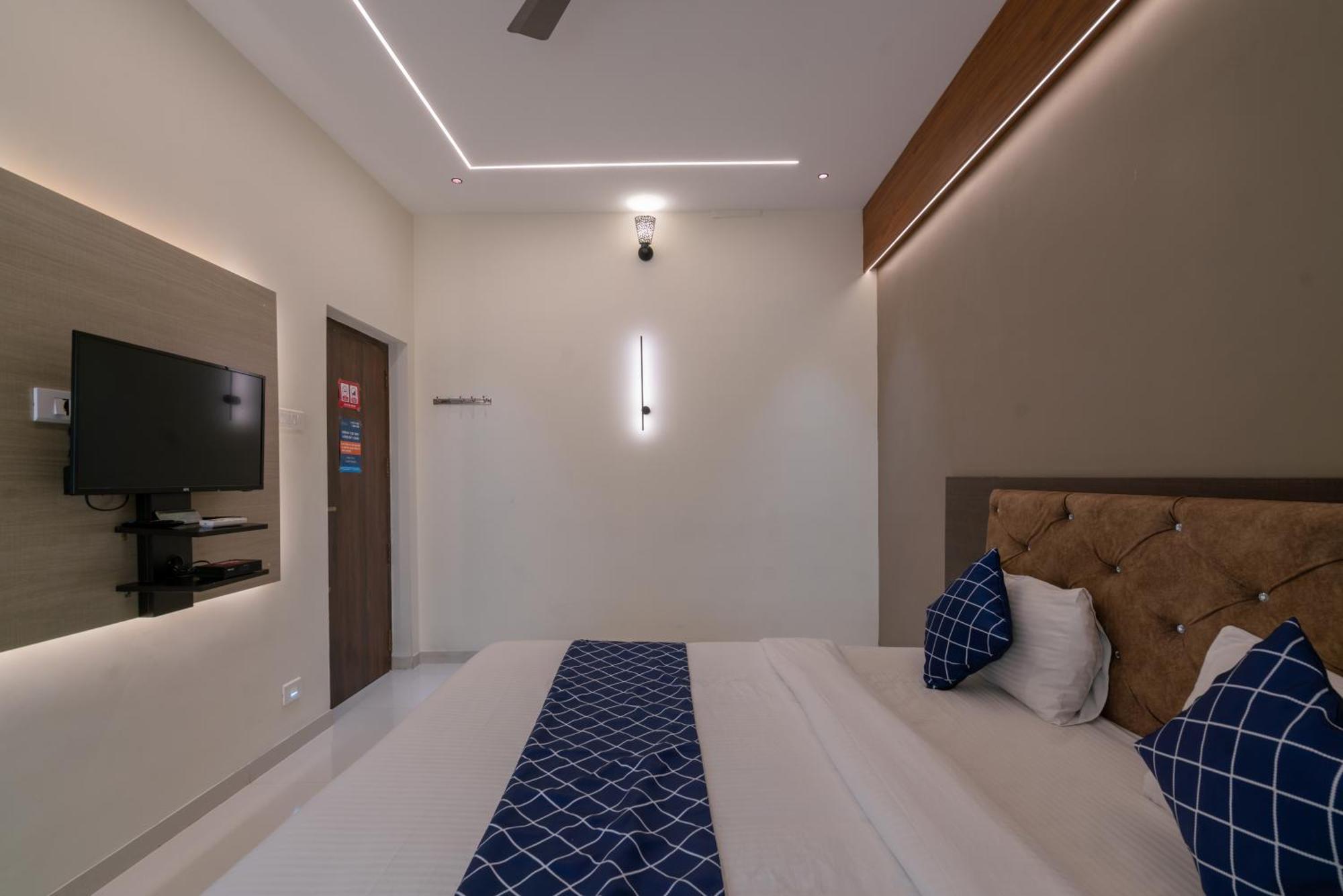 The Surrya Max Residency Bed & Breakfast Pollachi Exterior photo