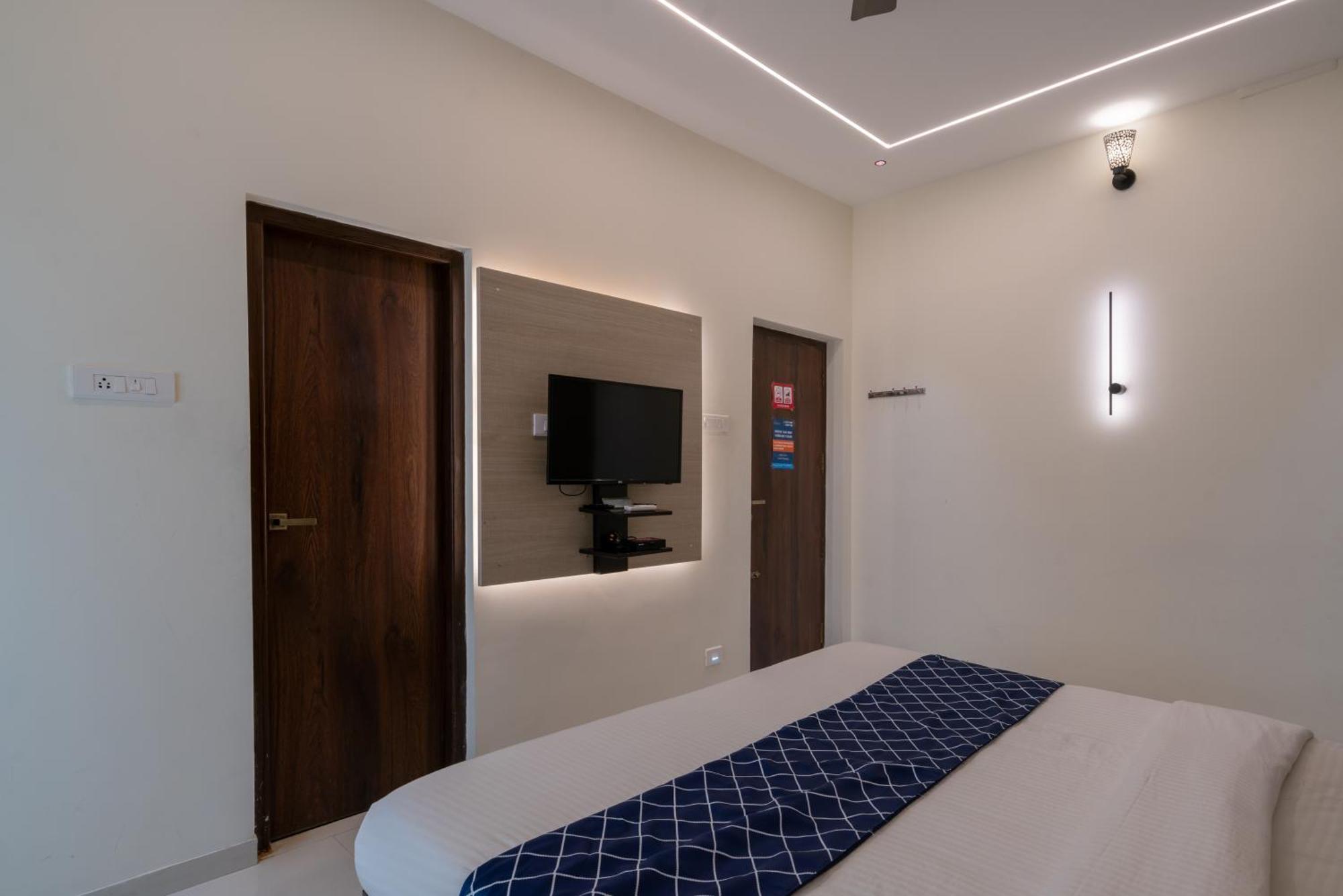 The Surrya Max Residency Bed & Breakfast Pollachi Exterior photo