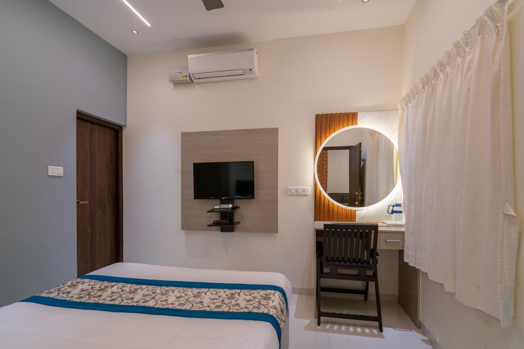 The Surrya Max Residency Bed & Breakfast Pollachi Exterior photo